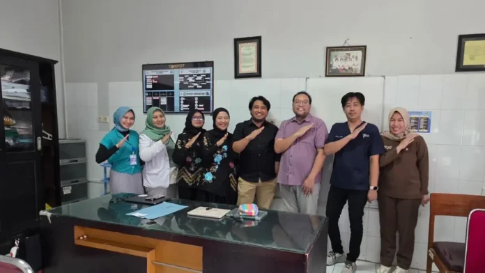 kolaborasi-tim-dosen-berkarya-fkg-ub-melakukan-pengabdian-masyarakat-di-rsud-dr-iskak-DkFa6